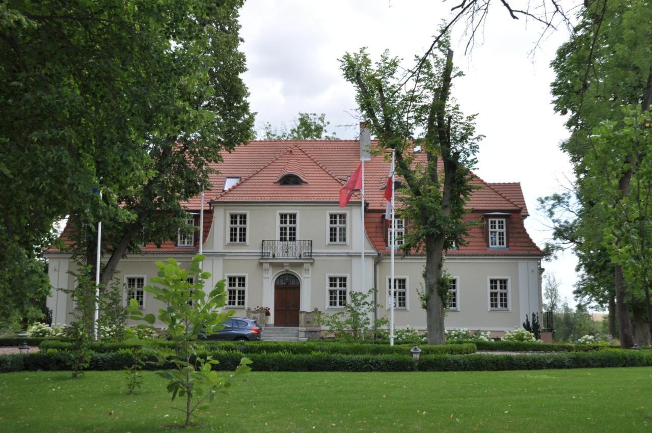 Rezydencja Marii Rybieniec Hotell Kiszkowo Exteriör bild